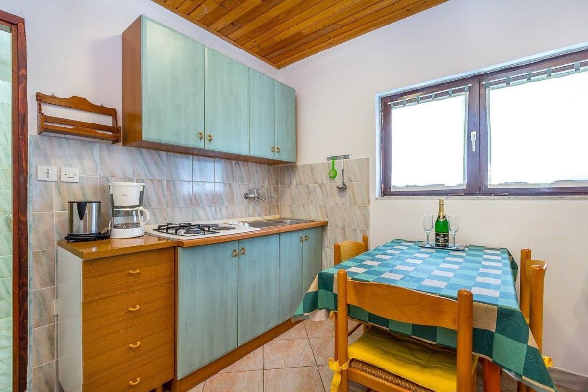 Apartments Dragica Valbandon ภายนอก รูปภาพ