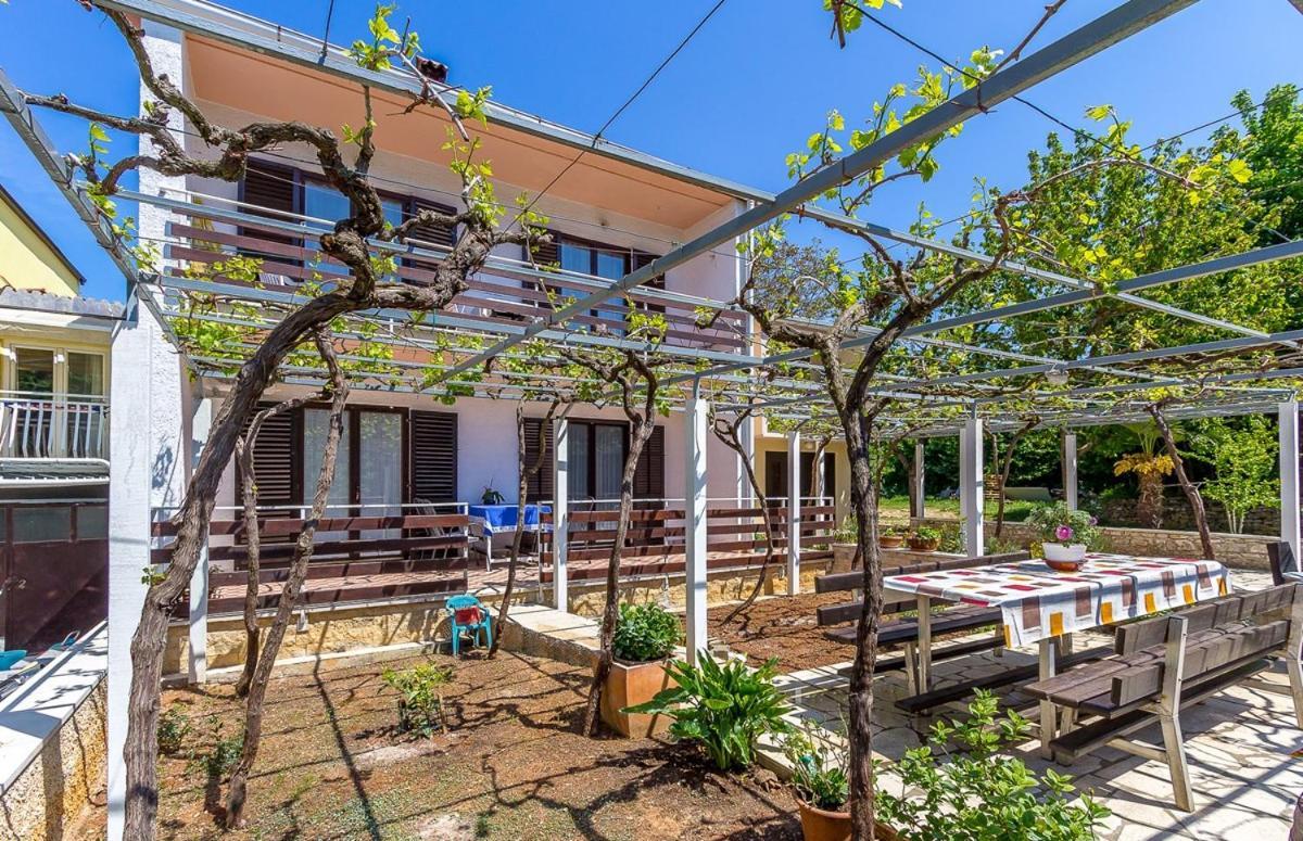 Apartments Dragica Valbandon ภายนอก รูปภาพ